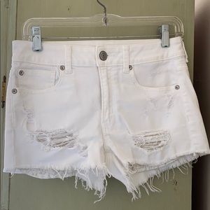 SIZE 4. American Eagle Hi-Rise Shortie White